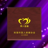 2015年1月：珠海麗人慈善會定制純銀鑲金銀紀念幣定制