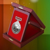 2015年1月：廣州新電視塔小蠻腰紀(jì)念銀幣定制純銀銀章制作